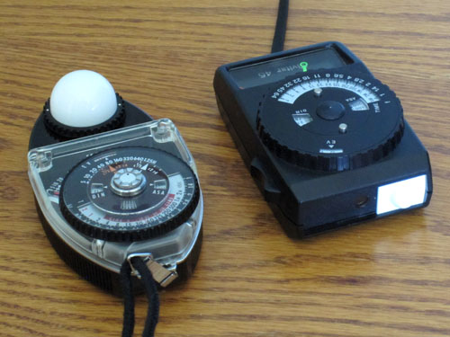 handheld light meter incident reading